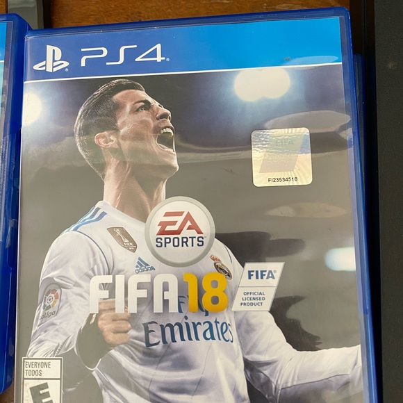 PS4 - Picture 8 of 14